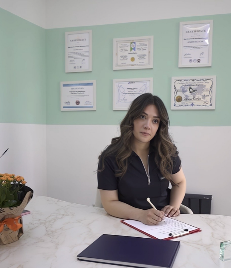 Fizyoterapist Senanur Kaplan, kliniğinde